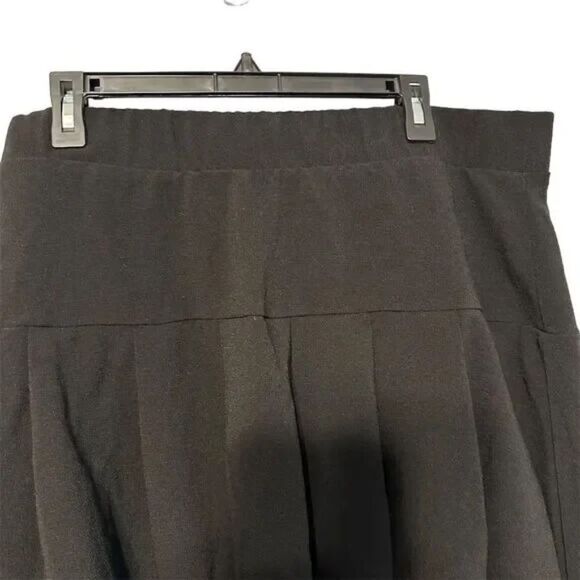 Torrid Women's Black Pleated Knee Length Skirt Size 20 - Picture 4 of 7